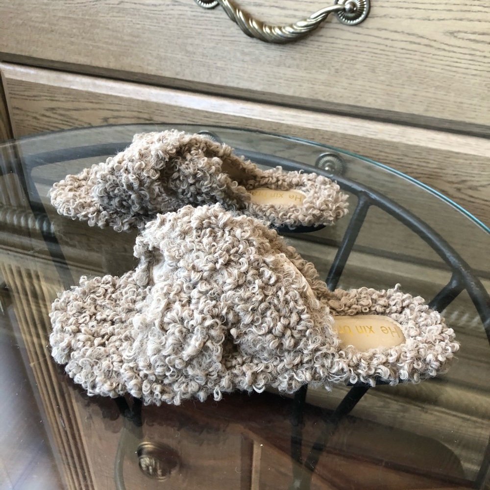 He Xin Tan Fuzzy Fluffy Crisscross Slippers - Picture 3 of 6